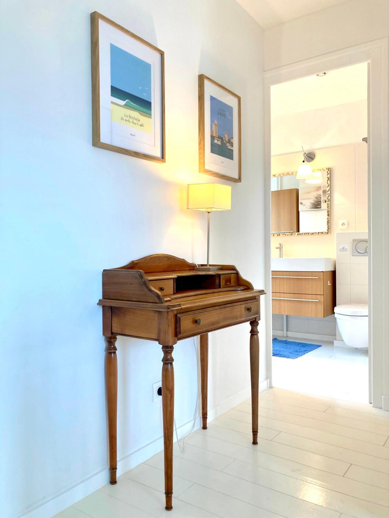 Maison Centre Ville Avec Jardin , Terrasse, Et Garage Velos La Rochelle  Eksteriør bilde