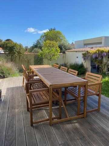 Maison Centre Ville Avec Jardin , Terrasse, Et Garage Velos La Rochelle  Eksteriør bilde